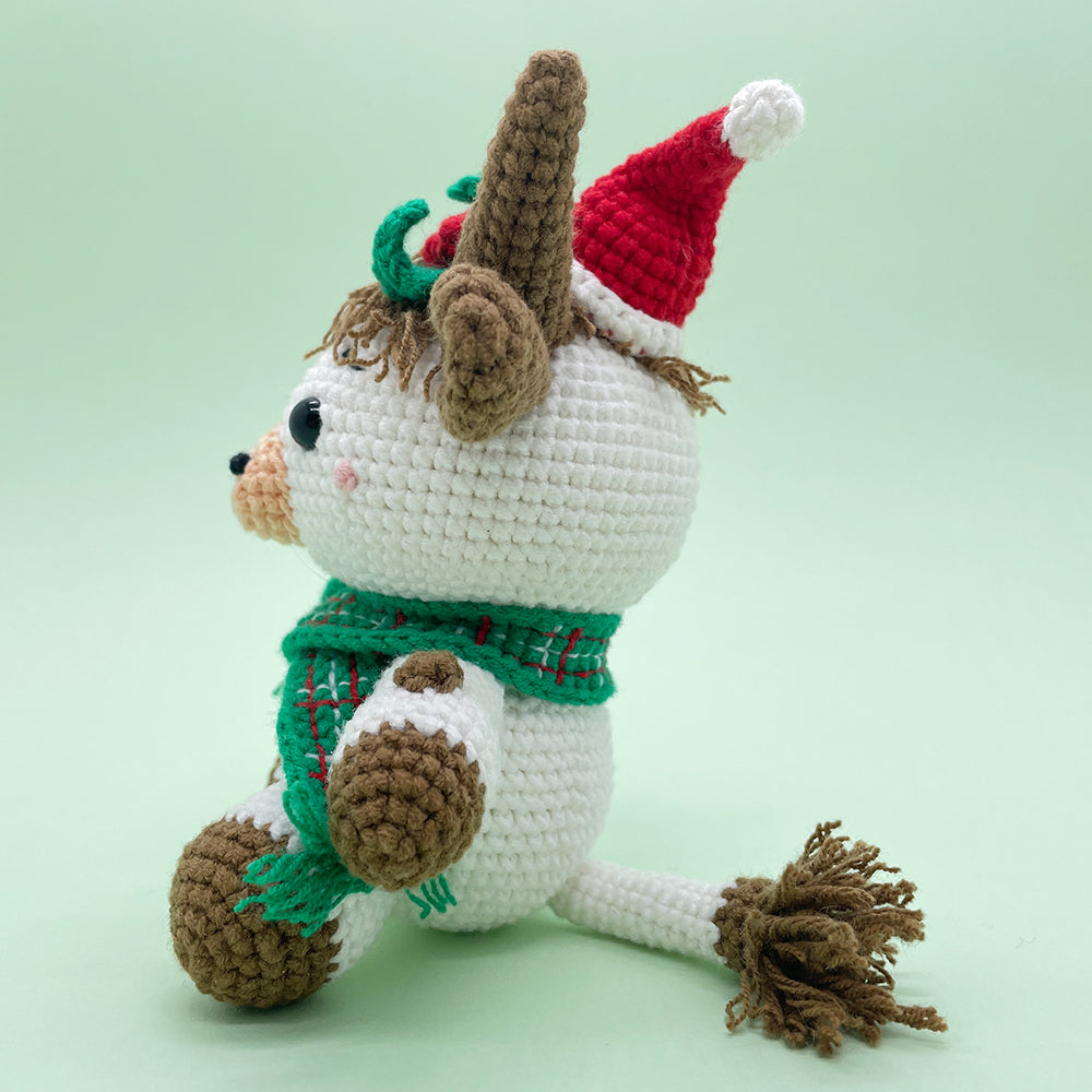 Christmas Highland Cow - Crochet Kit